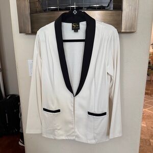 Serena Williams White Blazer with Black Trim